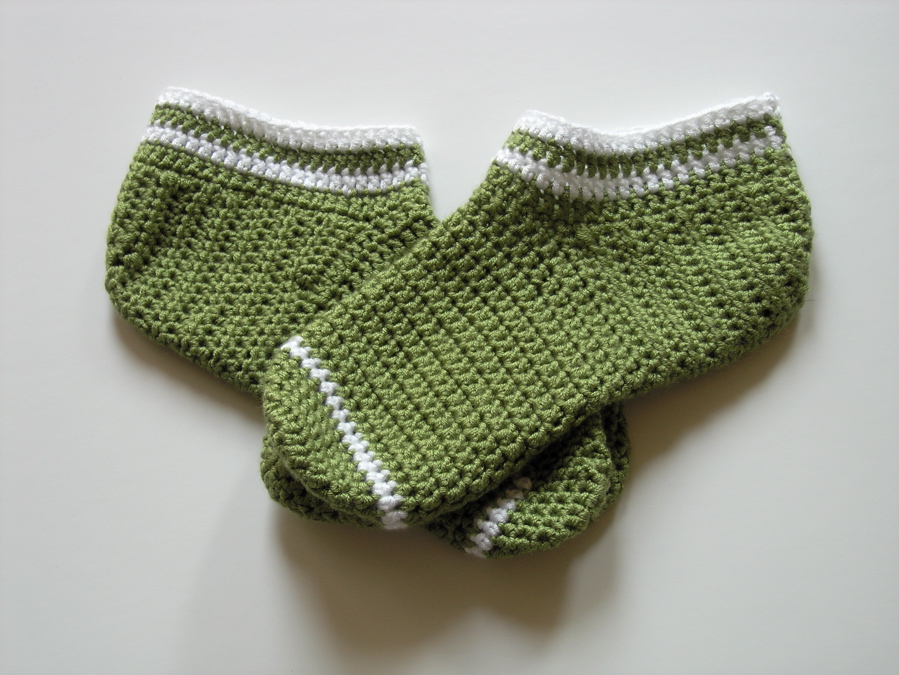 &quot;Unshaven in Winter&quot; Slipper Socks: Crochet Slipper Pattern from